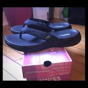 Skechers on the GO 600